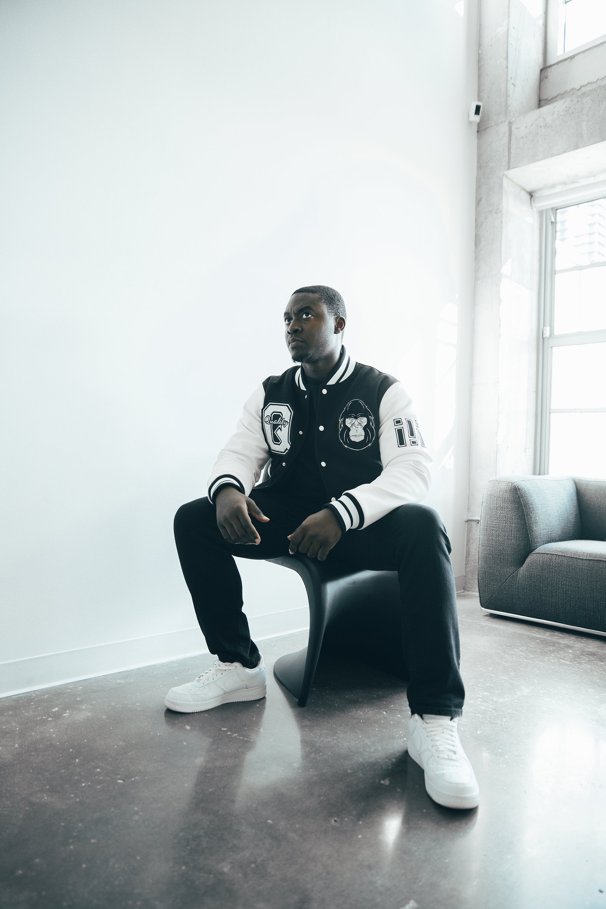 APE VARSITY JACKET (BLACK/WHITE)